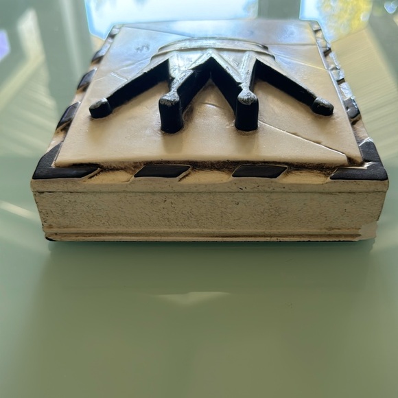 Sid Dickens Retired “Queen” Memory Block - Picture 4 of 6